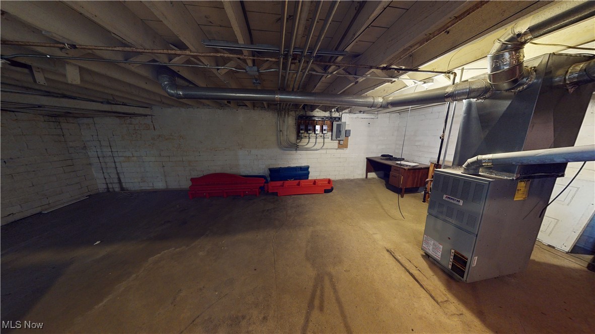 Cleveland, Ohio 44109, United States, 8 Bedrooms Bedrooms, ,4 BathroomsBathrooms,Residential,Contingent,12016