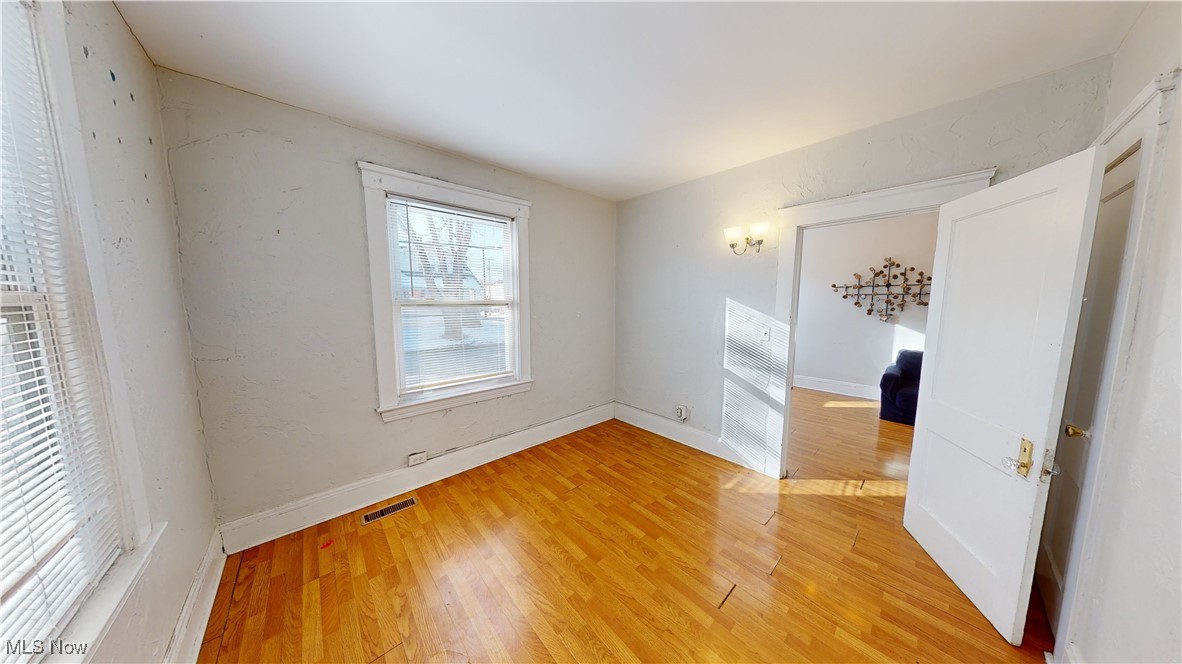 Cleveland, Ohio 44109, United States, 8 Bedrooms Bedrooms, ,4 BathroomsBathrooms,Residential,Contingent,12016