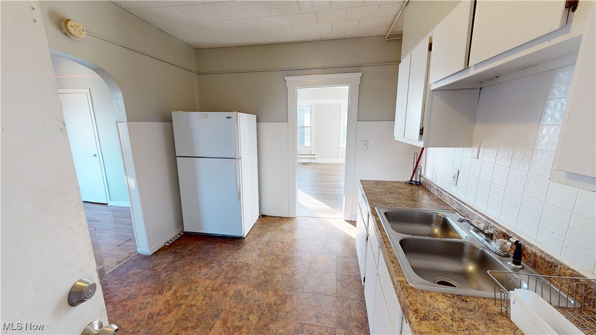 Cleveland, Ohio 44109, United States, 8 Bedrooms Bedrooms, ,4 BathroomsBathrooms,Residential,Contingent,12016