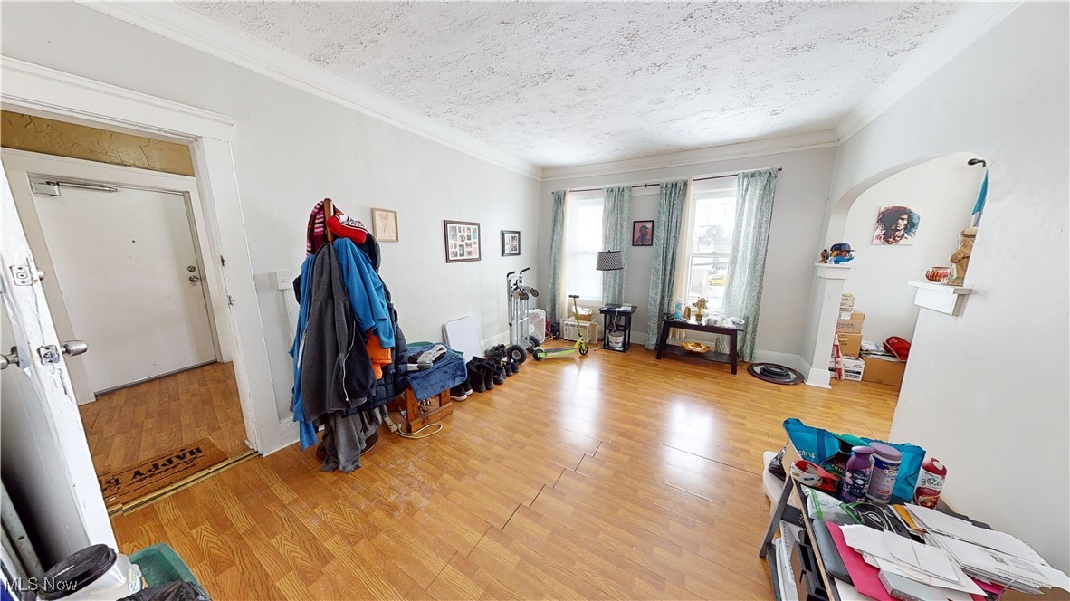 Cleveland, Ohio 44109, United States, 8 Bedrooms Bedrooms, ,4 BathroomsBathrooms,Residential,Contingent,12016