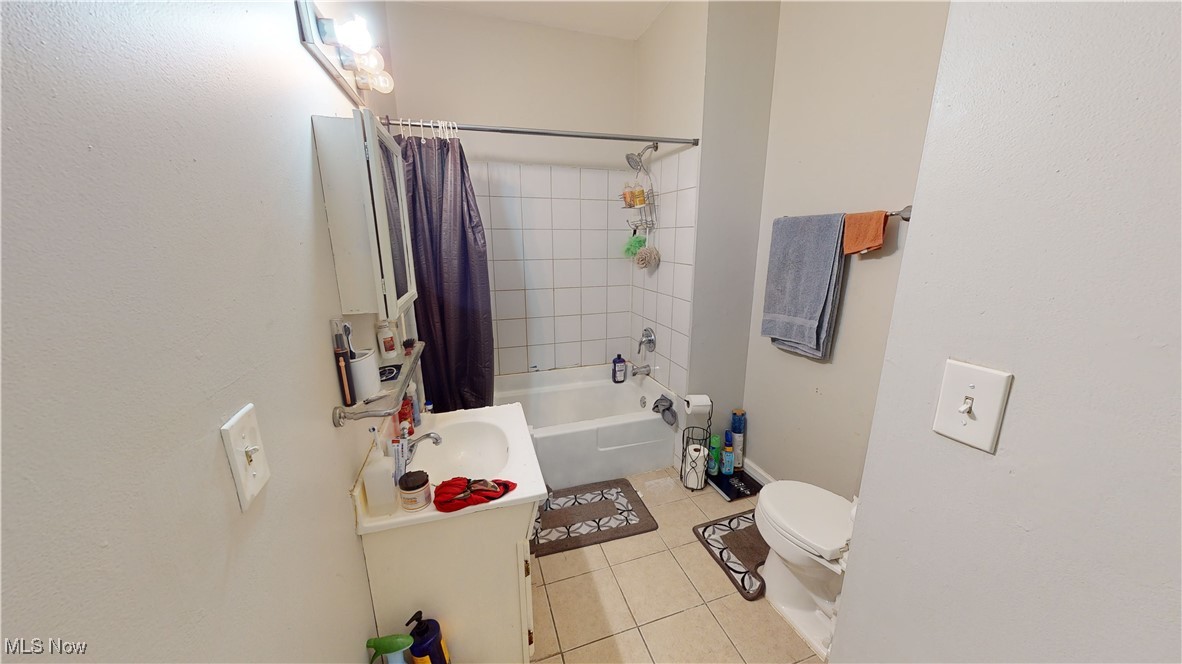 Cleveland, Ohio 44109, United States, 8 Bedrooms Bedrooms, ,4 BathroomsBathrooms,Residential,Contingent,12016