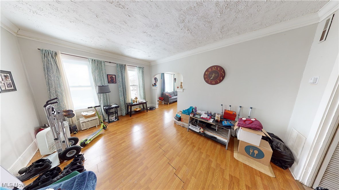 Cleveland, Ohio 44109, United States, 8 Bedrooms Bedrooms, ,4 BathroomsBathrooms,Residential,Contingent,12016