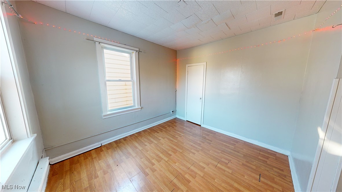 Cleveland, Ohio 44109, United States, 8 Bedrooms Bedrooms, ,4 BathroomsBathrooms,Residential,Contingent,12016
