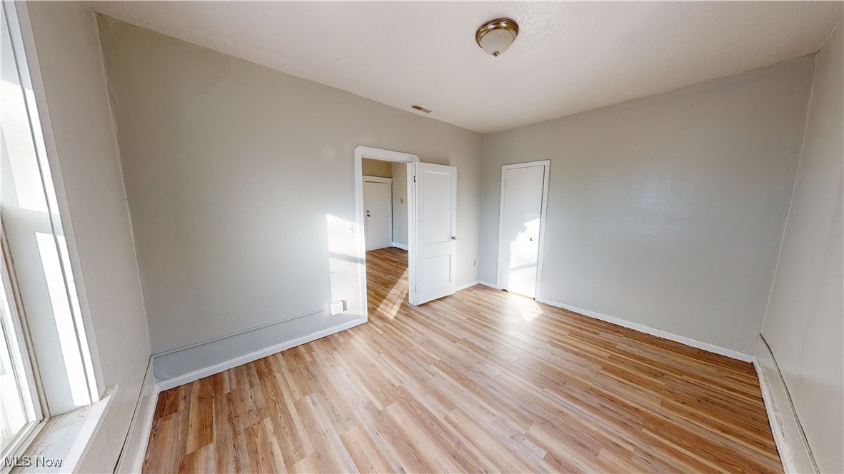 Cleveland, Ohio 44109, United States, 8 Bedrooms Bedrooms, ,4 BathroomsBathrooms,Residential,Contingent,12016