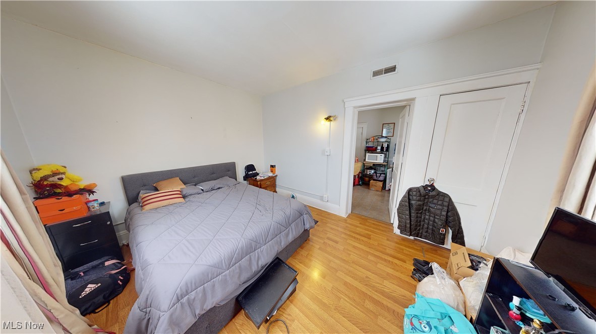 Cleveland, Ohio 44109, United States, 8 Bedrooms Bedrooms, ,4 BathroomsBathrooms,Residential,Contingent,12016