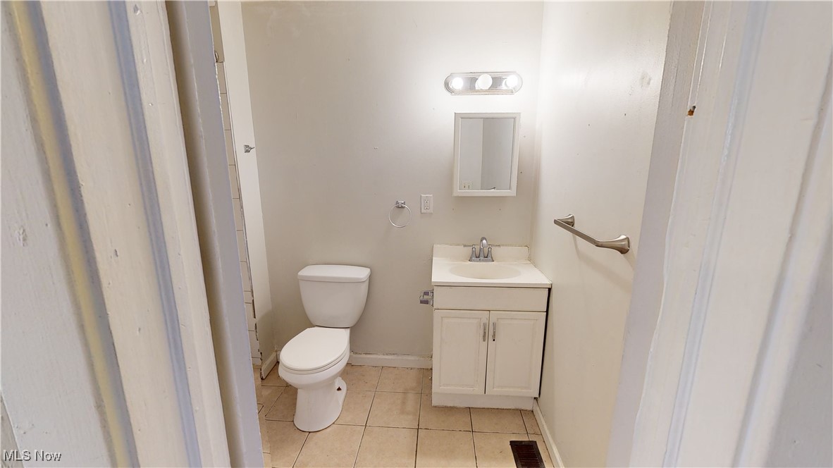 Cleveland, Ohio 44109, United States, 8 Bedrooms Bedrooms, ,4 BathroomsBathrooms,Residential,Contingent,12016