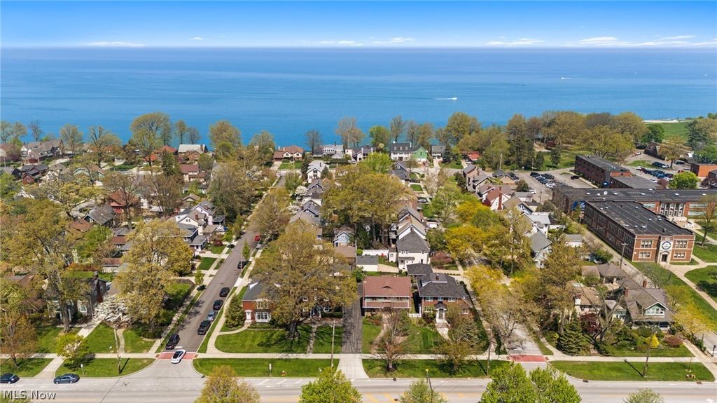 Photo of 14920 Lake Avenue, Lakewood, OH 44107 (MLS # 5203282)