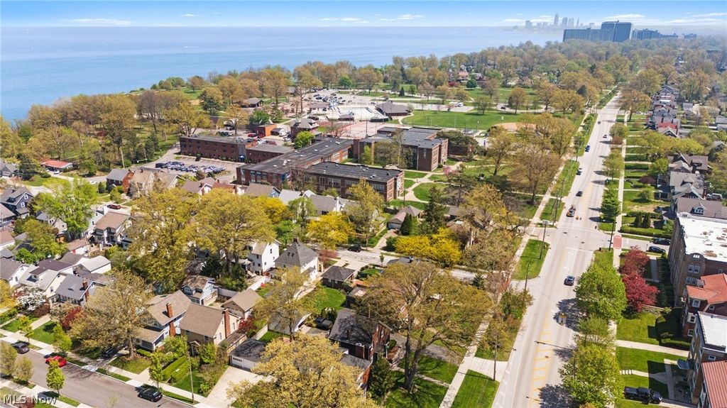 Photo of 14920 Lake Avenue, Lakewood, OH 44107 (MLS # 5203282)