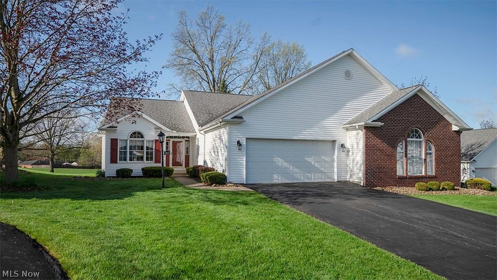 Photo of 248 Cranberry Court, Warren, OH 44483 (MLS # 5202676)