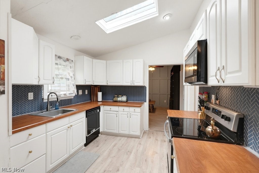 32 Oakwood Avenue