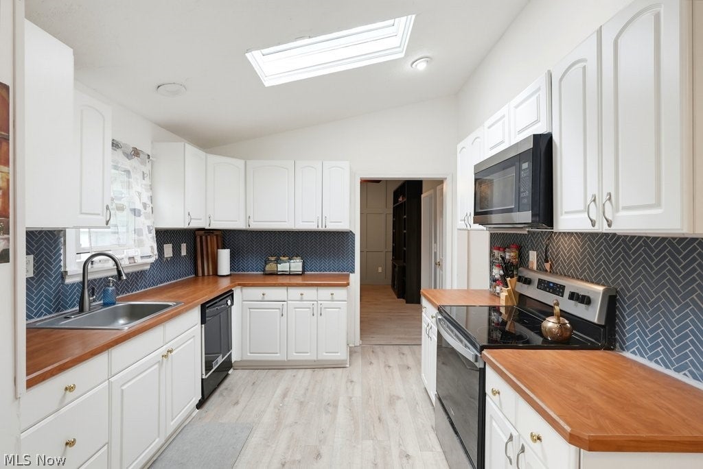 32 Oakwood Avenue