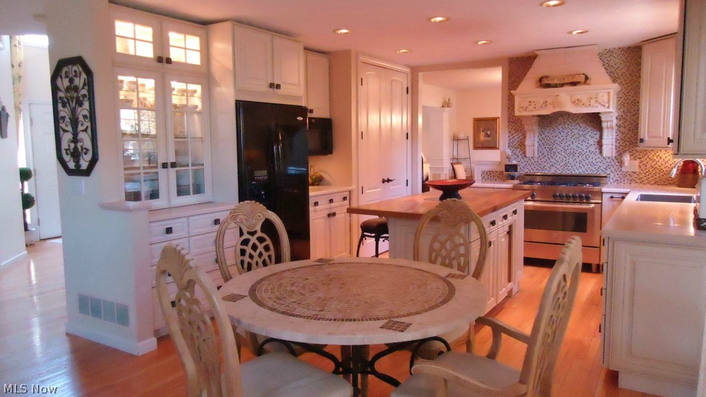 Settlers Village 01 - Residential