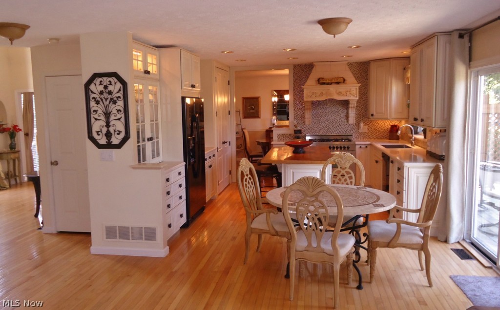 Settlers Village 01 - Residential