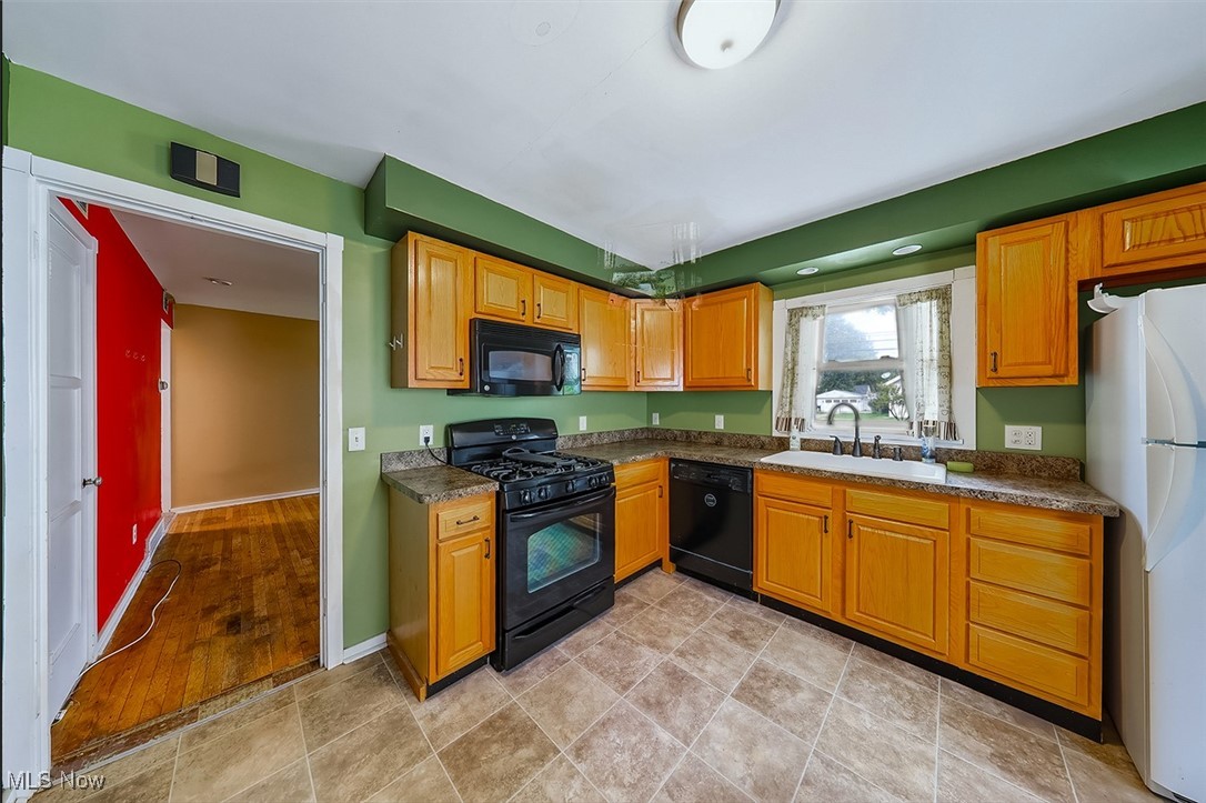 B J Luceys - Residential