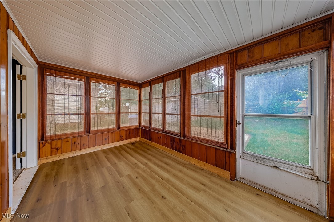 B J Luceys - Residential