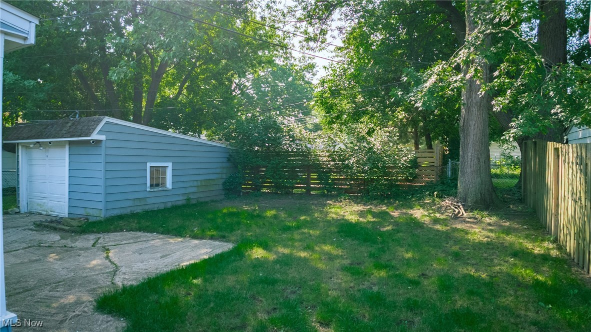 B J Luceys - Residential