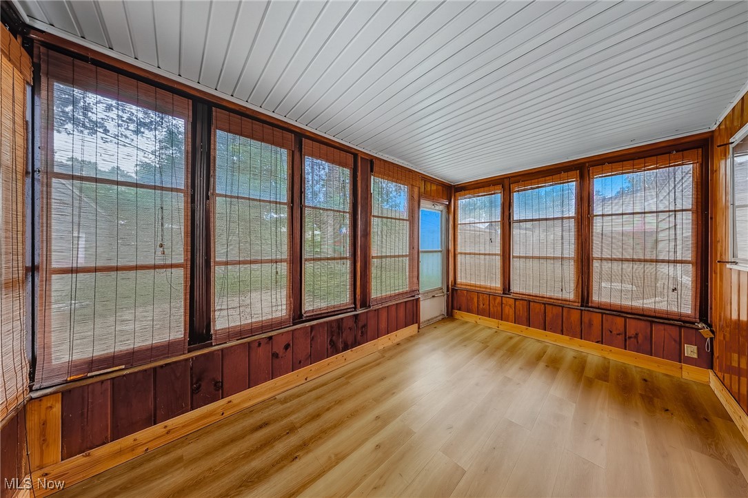 B J Luceys - Residential