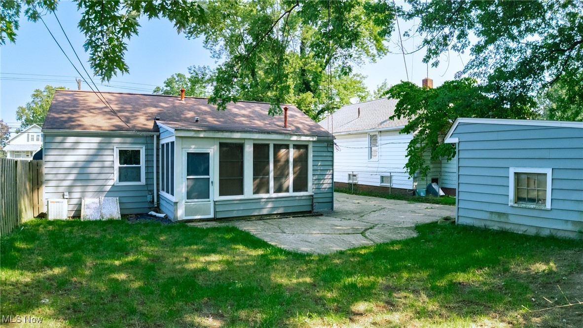 B J Luceys - Residential