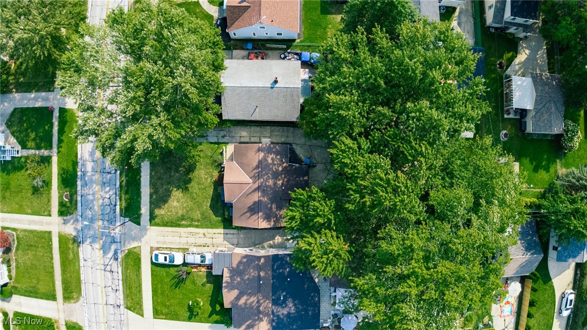 B J Luceys - Residential