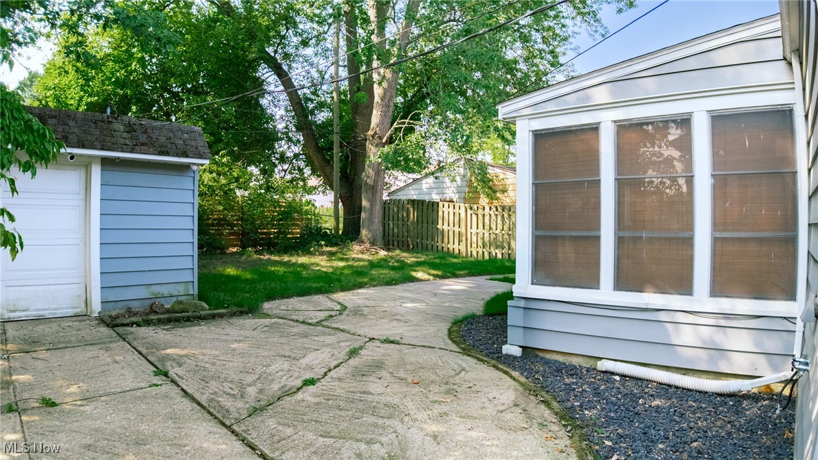 B J Luceys - Residential