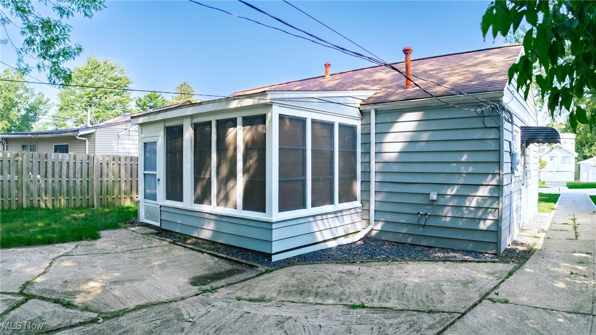 B J Luceys - Residential