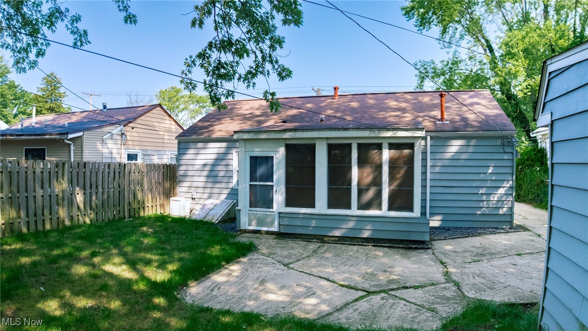 B J Luceys - Residential