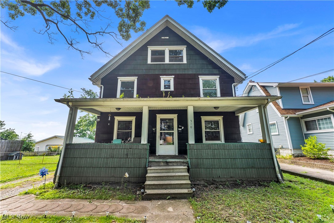 508 Hammel St | Unit 4, Akron - Spacious 1 bed 1 bath multi-family home! //
$ 750 rent / $ 750 deposit //
$55 application fee per adult //
1-2 pets OK in this unit. After application pre-approval, a PetScreening is required for any animals to proceed with one of our properties; a PetScreening affidavit is still required if you have no pets. (Some breed restrictions apply per HUD guidelines). //
NO SMOKING //
1 time $139 non-refundable set up fee paid at lease signing //
$35/month required resident benefit package; can include personal property/liability insurance for an additional $10/month for $45/month total. //
After application Pre-Approval 1 applicant per household application is required to fill out a PetScreening application, before being about to proceed with placing a Reservation Fee for one of our properties. You will receive a pre-approval for your application and in order to proceed, the PetScreening is required. Even if you have NO pets - this application must be filled out. One time, non-refundable pet fee of $250-600 per animal applies to all pets & must be paid before or when you pay your first month rent. (No fee for qualified assistance animals). //
Our application is processed through secure site: Findigs, and they require ID and income verification. Without this, your application will not be processed. They offer 24/7 chat support on their application directly if you have any questions. //
BEDROOMS:1 //
BATHROOMS:1 //
APPLIANCES PROVIDED:Fridge and stove //
UTILITIES / RESIDENT RESPONSIBILITY:Resident pays gas and electricandis responsible for snow removal. //
Serious inquiries only.