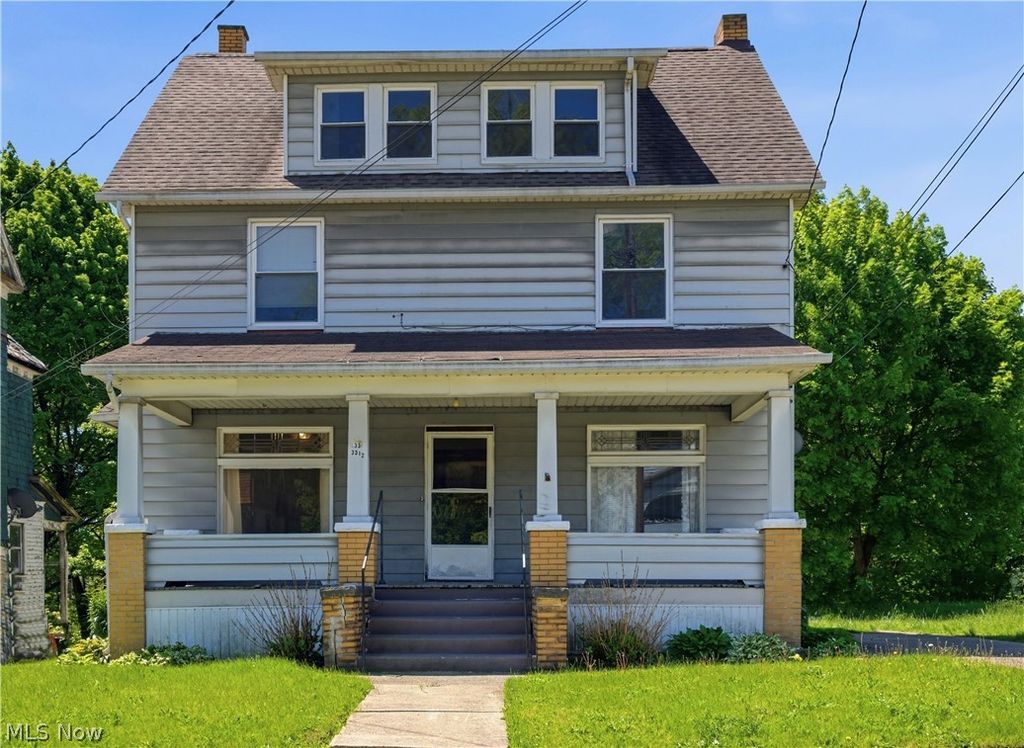 Photo of 33 E Earle Avenue, Youngstown, OH 44507 (MLS # 5211596)