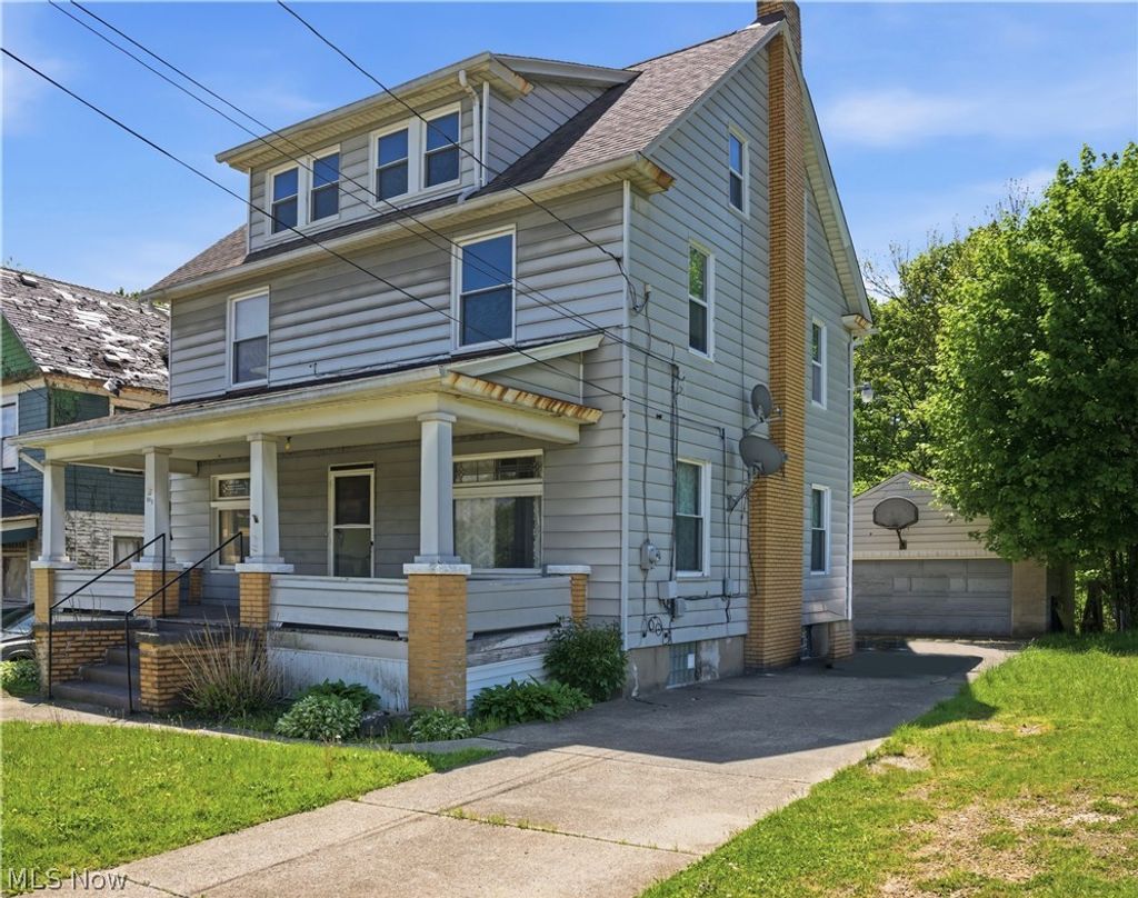 Photo of 33 E Earle Avenue, Youngstown, OH 44507 (MLS # 5211596)