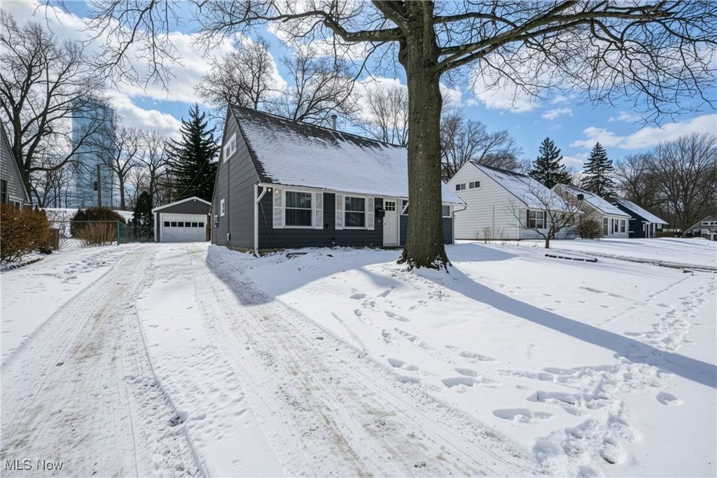 Photo of 1612 Hanover Street, Cuyahoga Falls, OH 44221 (MLS # 5179326)