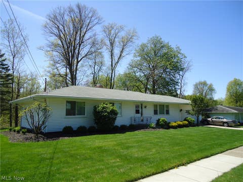Homes For Sale - 166 W Garwood Drive<br/> Tallmadge, OH 44278