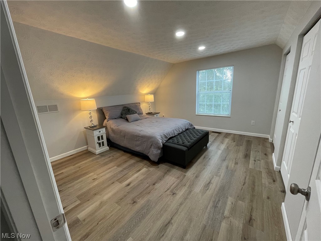 Royal Rdg Lane Condos - Residential