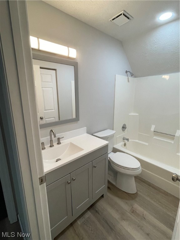 Royal Rdg Lane Condos - Residential