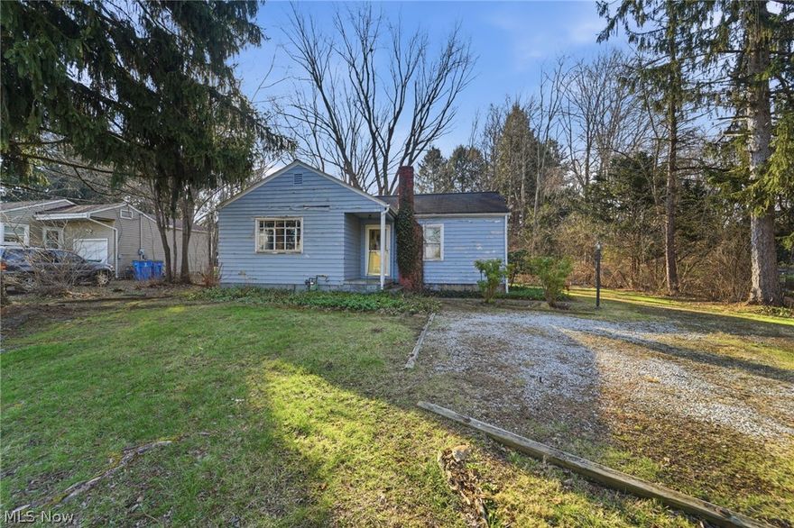 Opportunity meets value at 1016 Riverside Drive in Painesville. This 2-bedroom, 1-bath home sits on a great lot in a desirable location, offering a prime opportunity for buyers looking to build equity.
Being sold as-is, this property is ready for your vision. Features include a functional layout, hardwood floors, full unfinished basement, and a walk-up attic, providing additional space and strong potential for expansion or added value.
Properties with this kind of upside and location are getting attention quickly. Expect strong interest, serious buyers should plan to act fast.
Strong location. Solid bones. Endless potential.