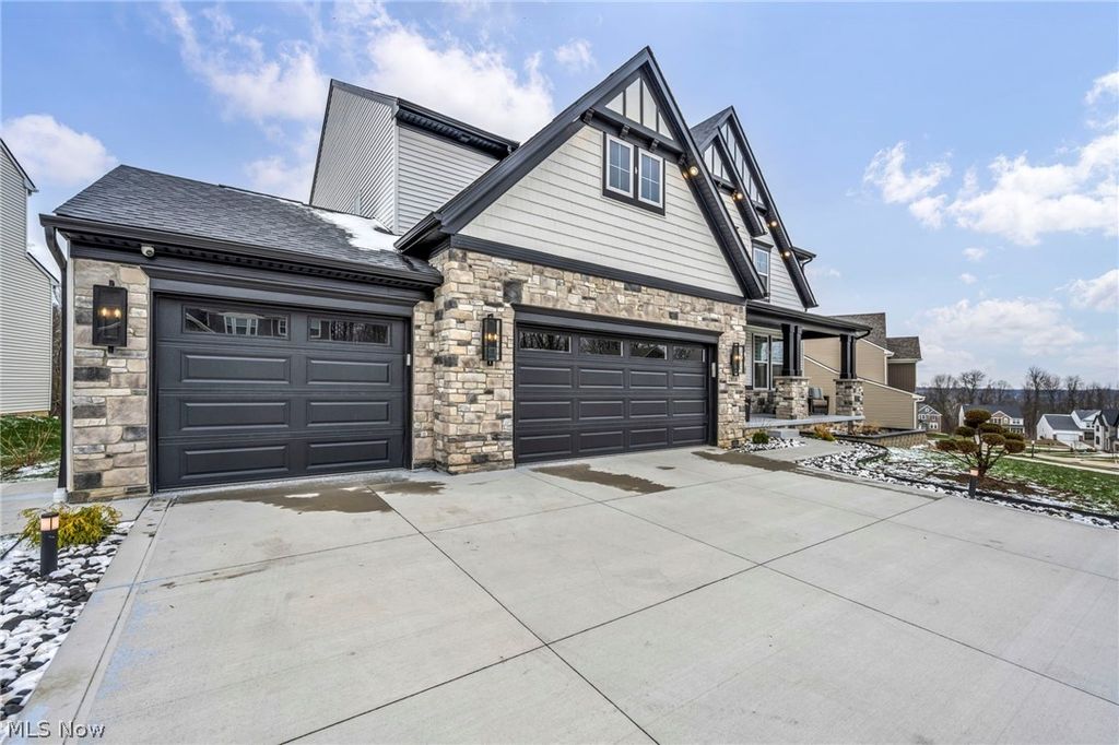 Photo of 2818 Weeping Pine Drive, Medina, OH 44256 (MLS # 5190871)