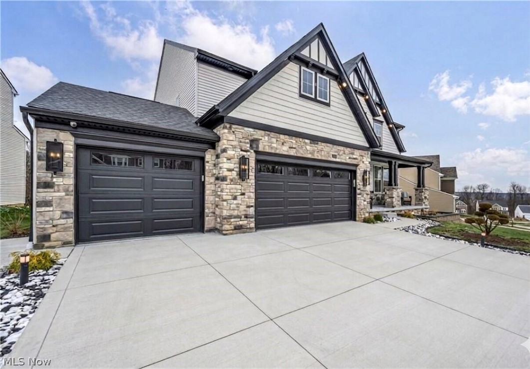 2818 Weeping Pine Drive