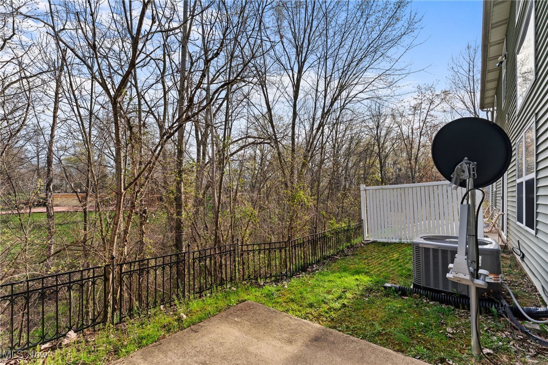 106 Stoney Brook Drive, Elyria, Ohio image 4