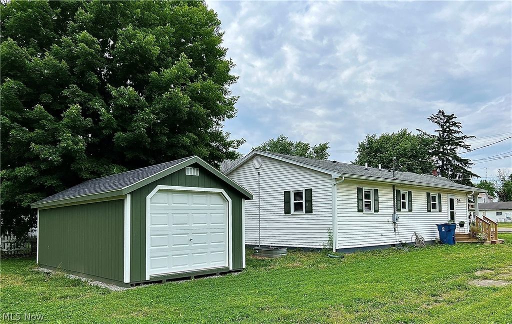 Photo of 374 Pearl Street, Leetonia, OH 44431 (MLS # 5210917)