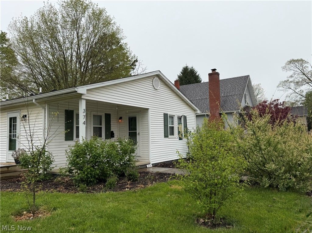Photo of 374 Pearl Street, Leetonia, OH 44431 (MLS # 5210917)