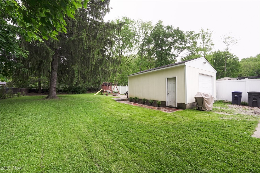 1087 Madrid Drive, Akron, Ohio image 29