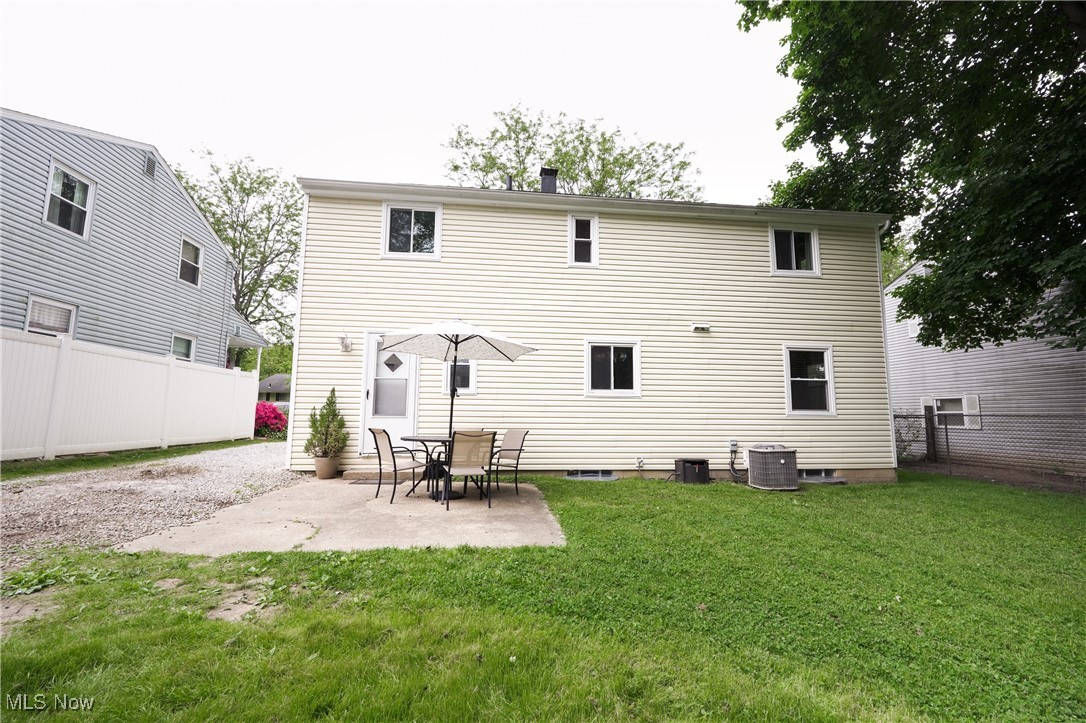 1087 Madrid Drive, Akron, Ohio image 3