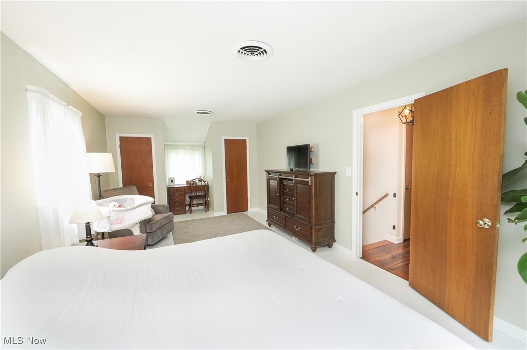 1087 Madrid Drive, Akron, Ohio image 16
