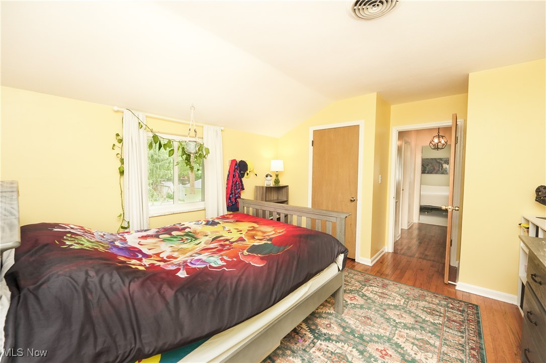 1087 Madrid Drive, Akron, Ohio image 24
