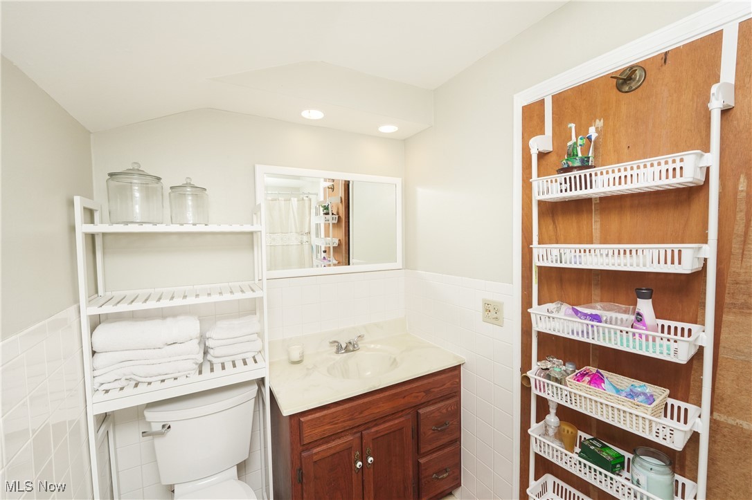 1087 Madrid Drive, Akron, Ohio image 21
