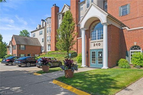 Condominium in Mayfield Heights OH 240 Fox Hollow Drive.jpg