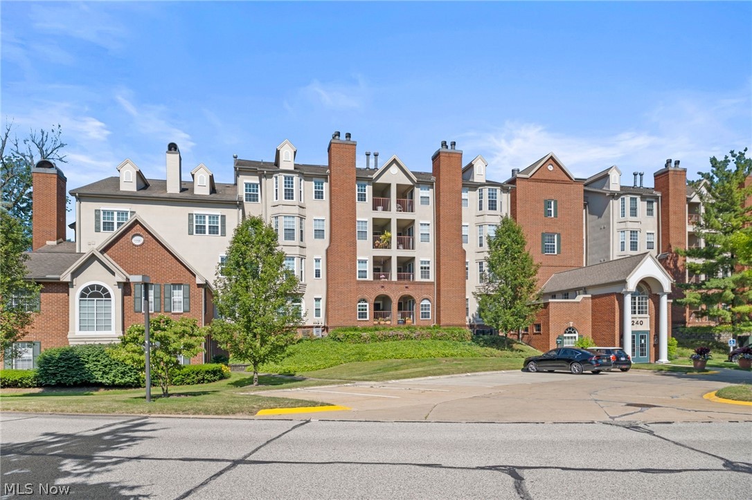 Fox Hollow/Woodhawk Condo - Residential