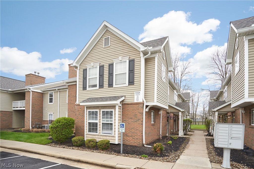 Photo of 3324 Lenox Village Drive #121, Fairlawn, OH 44333 (MLS # 5201005)