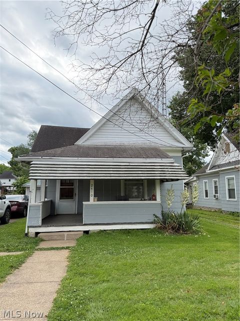 Homes For Sale - 2410 Lynn Street<br/> Parkersburg, WV 26101