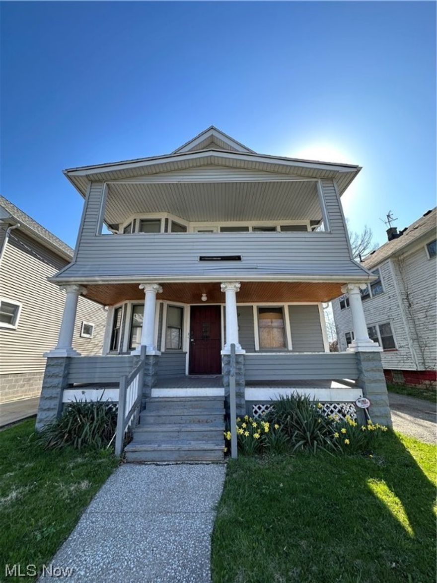 Great opportunity to purchase a solid duplex with great bones!  With the roof, furnaces and hot water tanks all being newer you will not have to do any major capex anytime soon! The top unit (2 bed 1 bath) was just completely updated with vinyl plan flooring, carpet and a full bathroom remodel and is now rented for $750/month which is about $100 under market rents! The first floor unit (2 bed 1 bath) is occupied by a long term tenant only paying $550/month! Once updated this unit can also be rented for about $850 per month. Can be purchased with 1148 Addison.