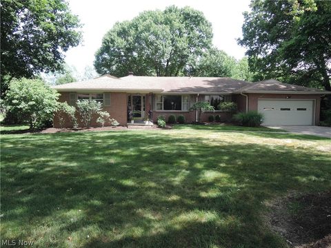 Homes For Sale - 2004 Burning Tree Lane Ln<br/> Youngstown, OH 44505